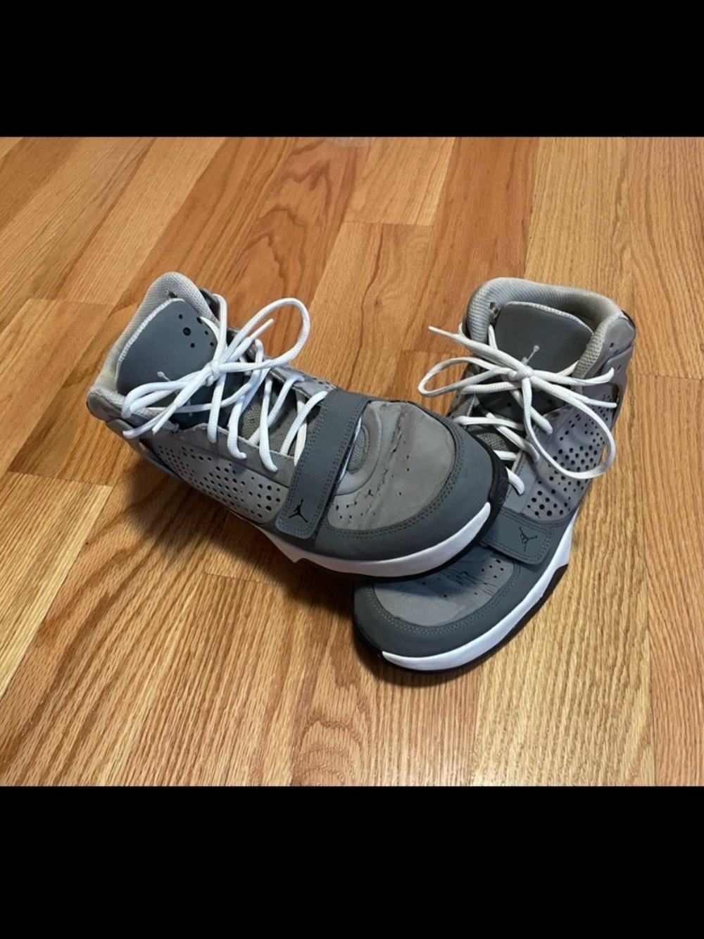 Jordan Men’s Size 10 Gray White High Top Basketball Shoes Sneakers